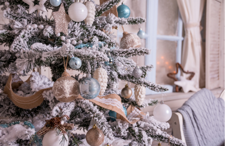 6 trucs pour décorer votre sapin et en profiter à fond ce Noël, arbre de noel, sapin, déco